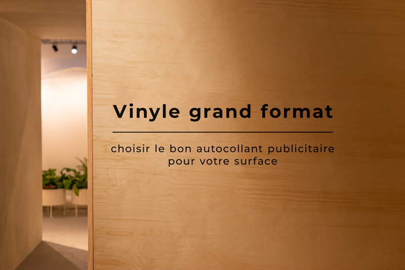 Vinyle publicitaire : choisir le bon autocollant pour votre surface