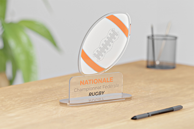 trophées personnalisés en forme de ballon de rugby 